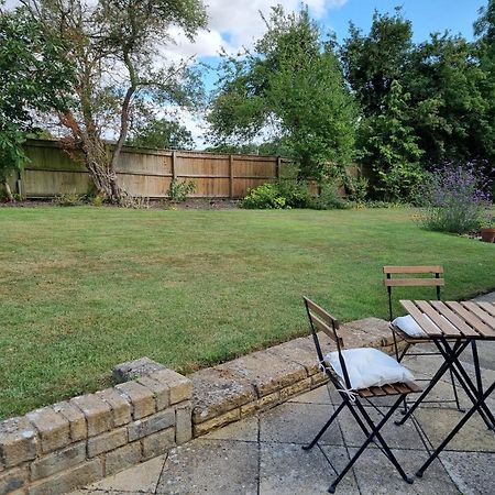 A Quiet Gem Just Outside Oundle Apartment Bagian luar foto